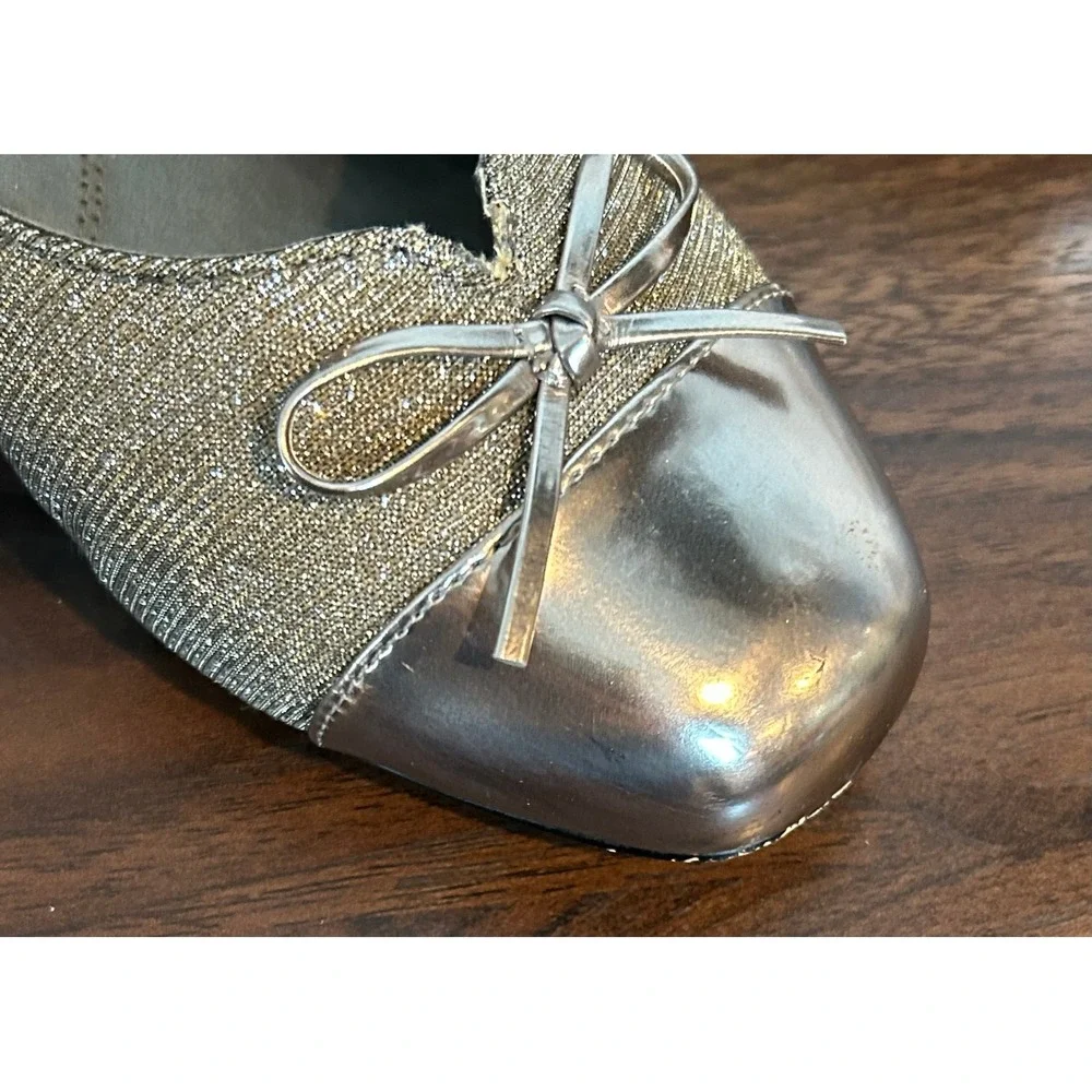 Ros Hommerson Tawnie Silver Metallic Bow Cap Toe Low Block Heel Pumps Womens 6WW